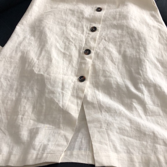 Gilli beautiful white dress. - Picture 3 of 5